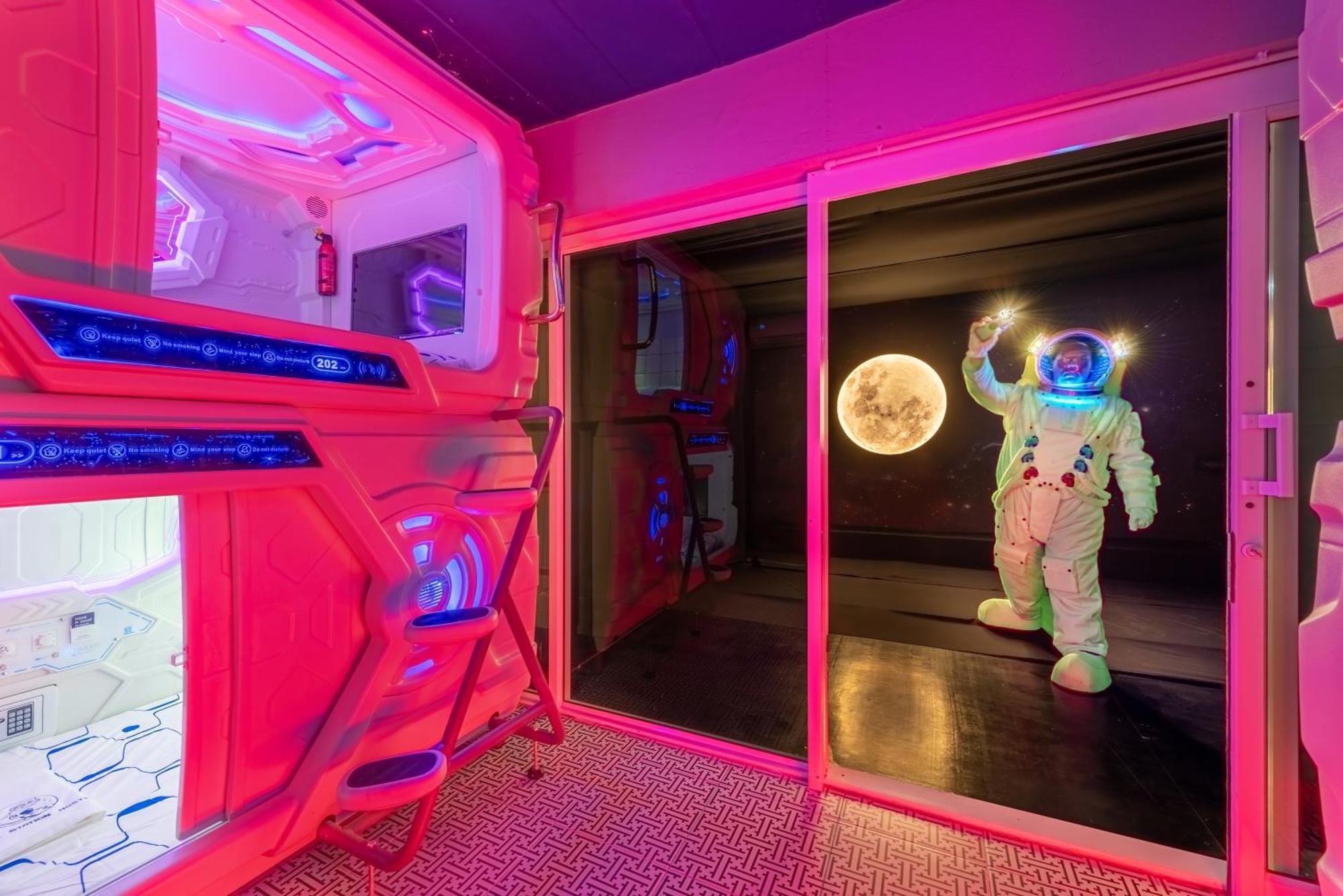 ที่พัก Space Station *